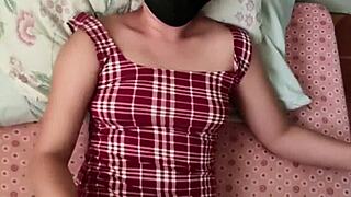 Cheating Girlfriend Texts Hubby During Hard Pounding