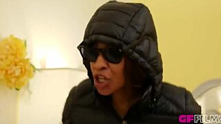 September Reign and Halle Hayes scissor pussies in hardcore lesbian action