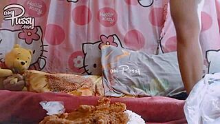 i get so turned on watching asian girl eat naked