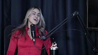 sofie lollipop transsexual teases with boquete and kiss