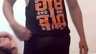 HORNY GIRLFRIEND TRAINS STEAMY STRIPTEASE