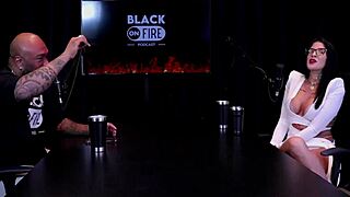 morena safada strips see-through showing tits pussy who sits leticia braga?