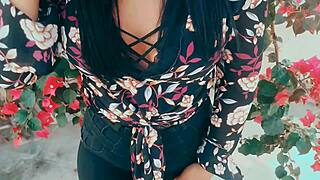 giving 200 to the sexy latina big ass milf for outdoor sex