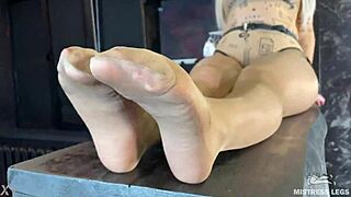 BEAUTIFUL MISTRESS FEET TEASE IN FLESH-COLORED TIGHTS CLOSE-UP!