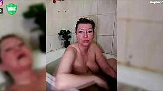 Watch this shameless russian milf shave her wet pussy in steamy shower
