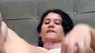 Novinha rams toys in wet pussy squirting wild