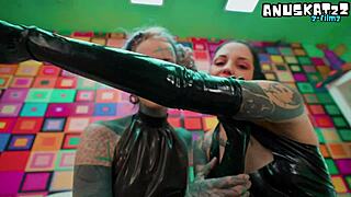 oh man im that goth lesbian in latex fisting deep squirting everywhere n gaping so wide!