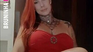 ruiva sexy tattooed redhead flashes big clit no panties