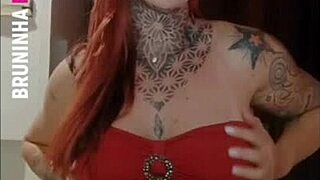 ruiva sexy tattooed redhead flashes big clit no panties