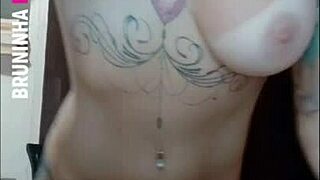 ruiva sexy tattooed redhead flashes big clit no panties