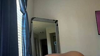 fat ass twerks wildly shaking that huge booty 😍🍑