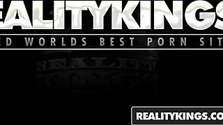 curvy babe shione cooper films steamy reality sextape fun