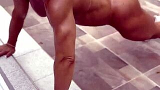 Muscular Milf Bodybuilder Strips Nude for Intense Outdoor Workout