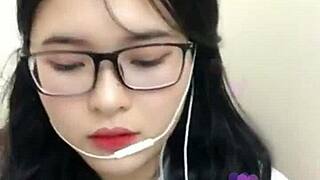 Super cute Korean Em Goi livestreams sexy webcam vibes from Vietnam