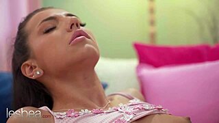 mini mitzix and ariela donovan scissor pussies wildly