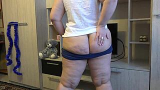 stuffing this chubby pawg milf's big ass and pussy with double toys on christmas