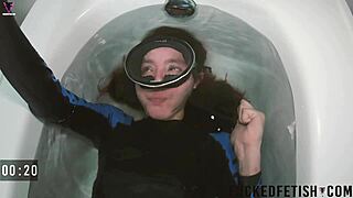 oh my god this slow underwater spandex bathtub feels insane!