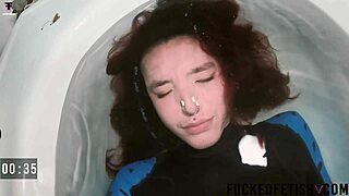 oh my god this slow underwater spandex bathtub feels insane!