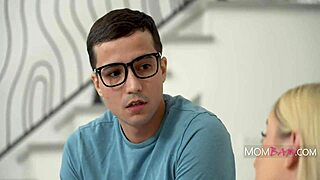 mature cougar begs stud to fill her with hot seed