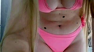 Elza Kom's Very Pink Pussy Vibes to Explosive Orgasm Peaks