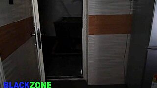 Beautiful ebony amateur fingered close-up on bed casting