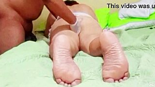 Mature woman’s foot massage turns into intense pussy licking and squirting