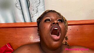 caught my girlfriend slamming cucumber deep in her dripping pussy on my bed?