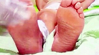 Mature woman’s foot massage turns into intense pussy licking and squirting
