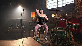 Granny Carmen rocks deepthroat cock sucking in amateur reality