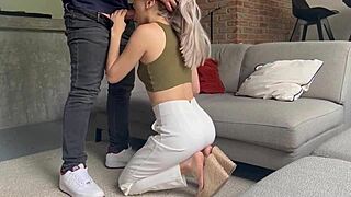 flaca chupa verga de 18 y monta como pro