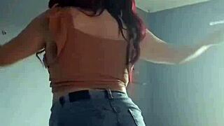 Rabuda shakes huge ass in tight lingerie rebolando