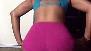 fat wet pussy cameltoe twerking in shorts barefoot nellycantsay