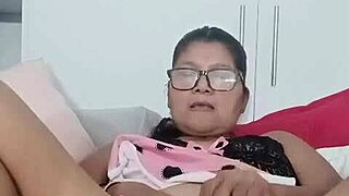 Oh man, jarochita the mature amateur goes wild masturbating with her big dildo at home