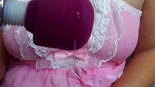 oh god, this cute milf vibes her pussy to squirting orgasm solo! 💦🧸