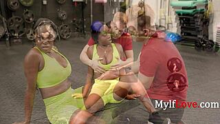 naomi foxx, wanna watch my curvy ebony ass yoga sweat?