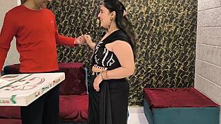 Pizza delivery guy pounds hot indian beauty's curves for free