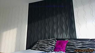 sexydea slips anal plug in during her sporty workout