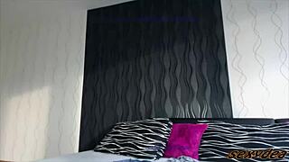 sexydea slips anal plug in during her sporty workout