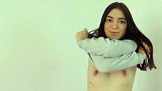 joven universitaria primera vez anal casting llenan leche por culo tatuada petite