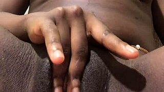 horny babe fingers wet pussy to squirting orgasm 💦😩🔥