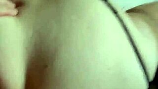 je me fais baiser la bouche la chatte et le cul... mon mec fini dans ma bouche hotel mexique!