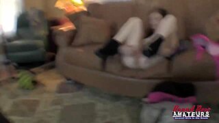 😏 pretty amateur slut sucks cock on casting couch 💦