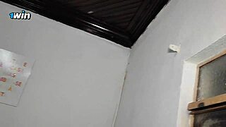 Gringo PLAYS GAME as Blonde Ninfeta Offers Tight PUSSY