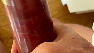 i'm pumpin my penis so hard in the kitchen it feels amazin