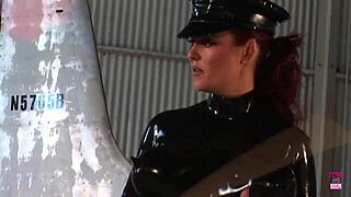 Sizzling cop in latex drills busty beauty's pussy