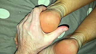 CHUBBY BLONDE MILF TEACHES BIG ASS FETISH LESSON BAREFOOT INTENSELY!