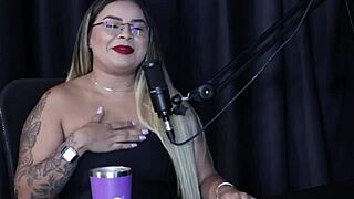 quer dar pra um pauzudo e traumatizada no fetiche de chuva negra suellen barrar see through redhead action