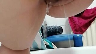 Girlfriend unleashes shaved pussy squirt while getting pissed on from behind