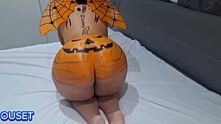 Big Ass Stepsis Curvy Latina Spreads Oiled Plump Cheeks for Halloween Gaping Play