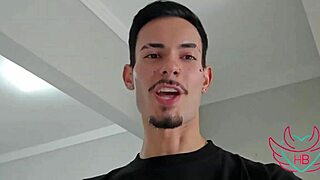 Fui visitar meu amigo e peguei ele no flagra com a esposa